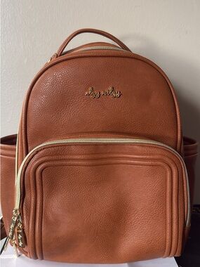 Itzy Ritzy boss mini